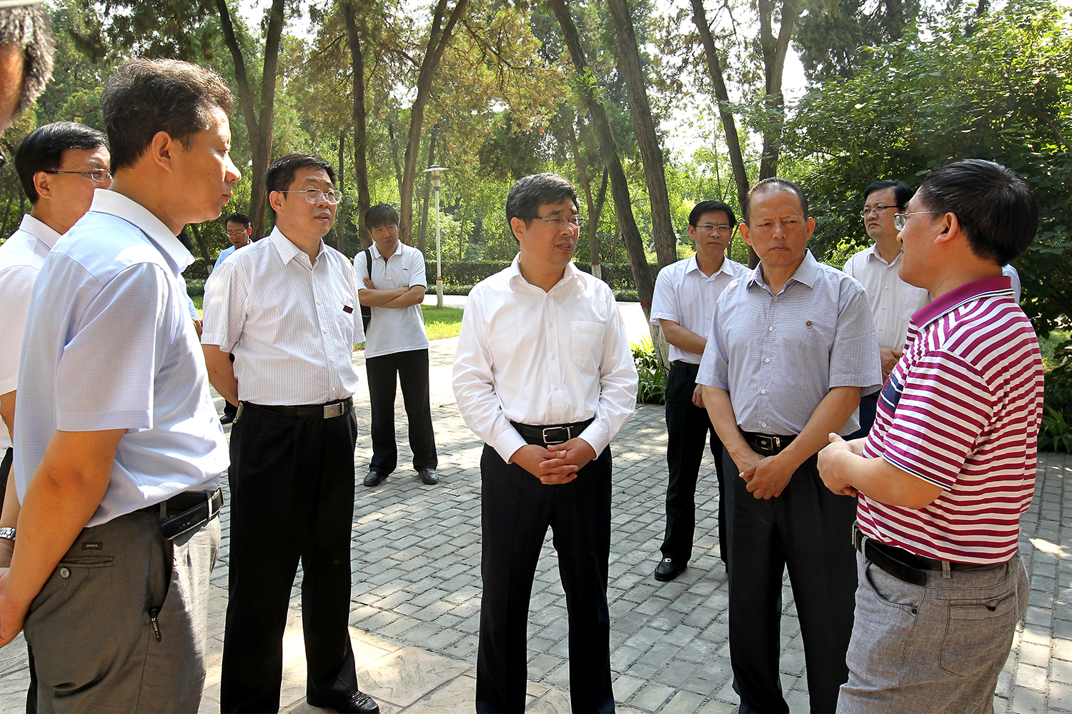 咸阳市委书记岳亮一行深入西藏民族大学调研指导工作