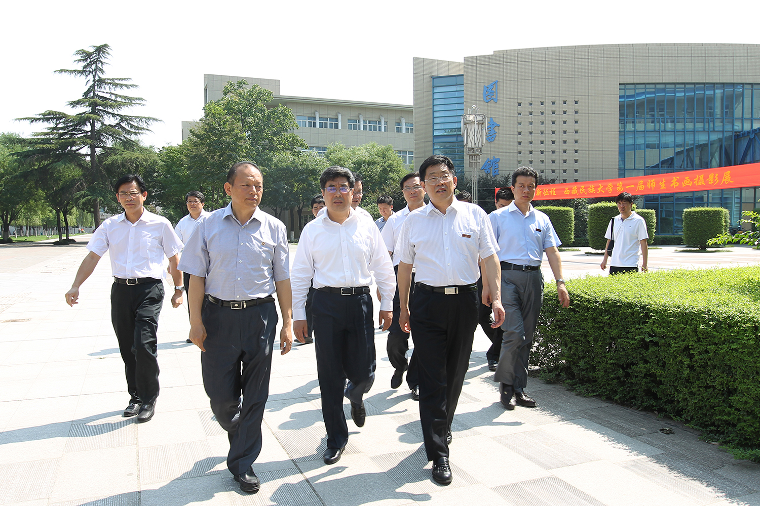 咸阳市委书记岳亮一行深入西藏民族大学调研指导工作