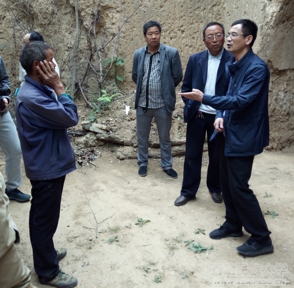 学校党委常委,纪委书记王沛华一行到礼泉县叱干镇张咀村开展"精准扶贫